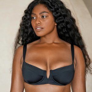 NWOT $94 MONDAY SWIMWEAR Clovelly black bikini top deep V front – Sz “V” (XL)